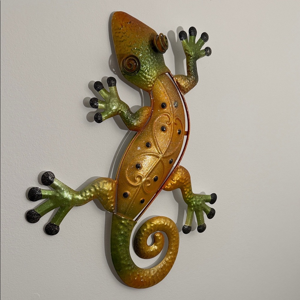 Colorful Metal And Glass Gecko Wall Art for Reptile Enthusiasts
